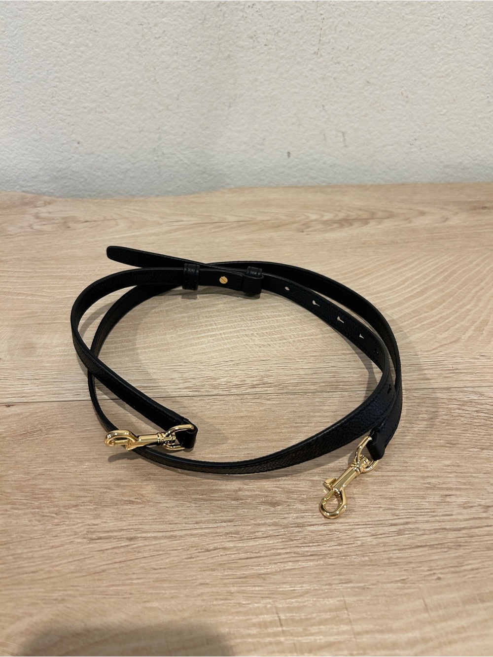 New Tory Burch Bag Strap Adjustable in Black Leather, gold hardware, 38.5"-46.5"